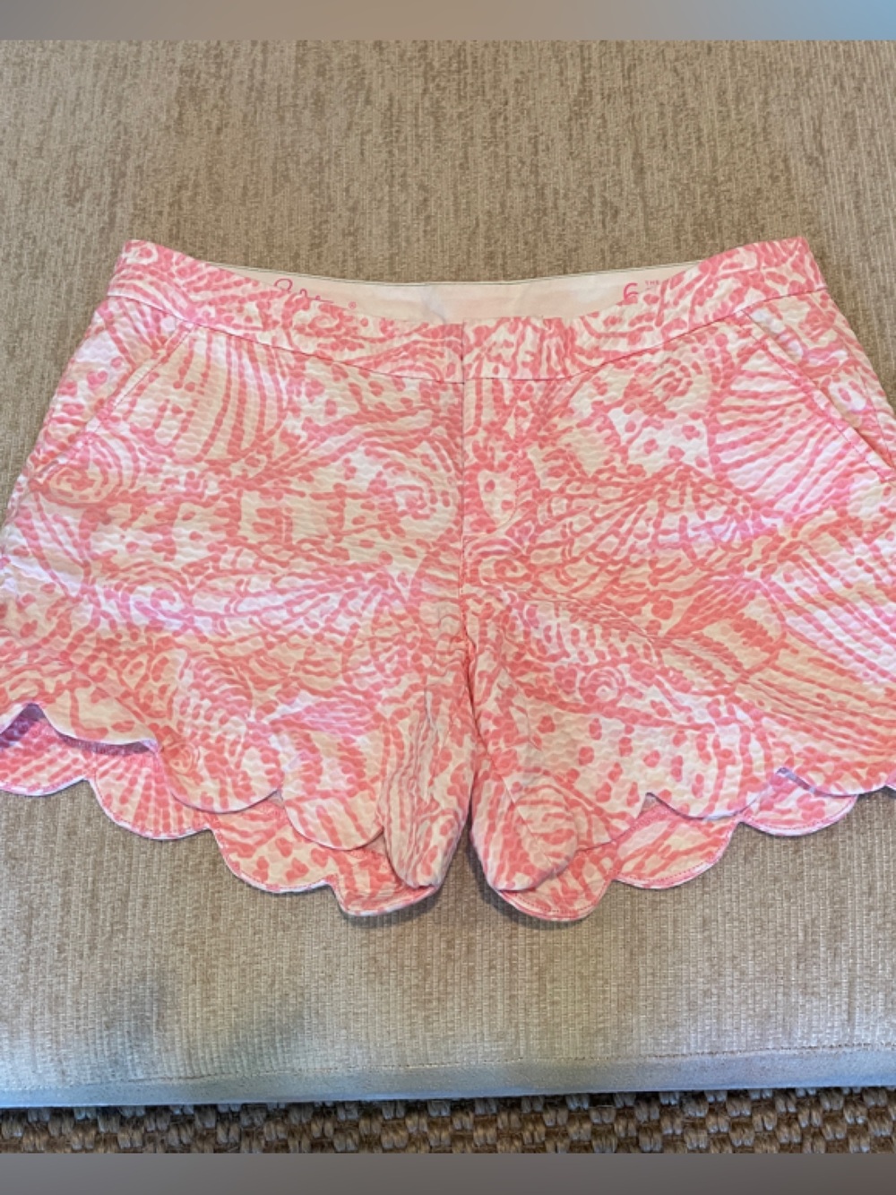 Lilly Pulitzer The Buttercup Scalloped Shorts "Hubba Bubba Sea Cups", Size 6